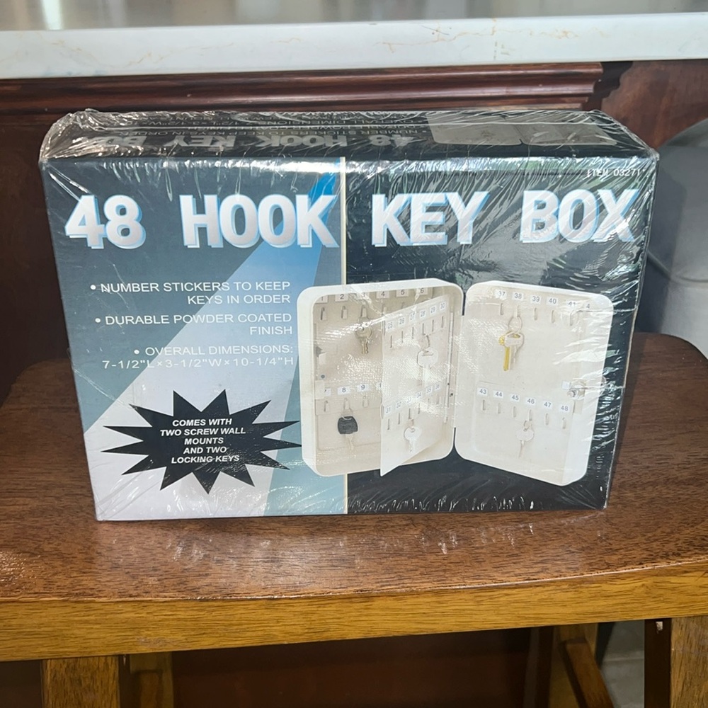 48 hook key box  (new)   Color: white